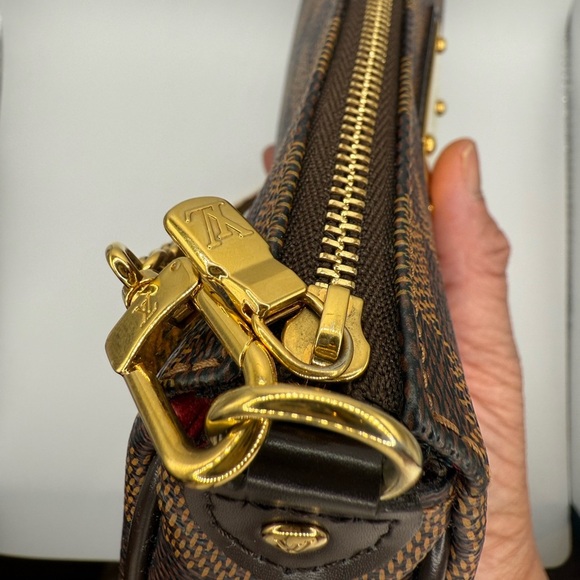 Louis Vuitton Eva Clutch in Damier Ebene - Picture 8 of 16